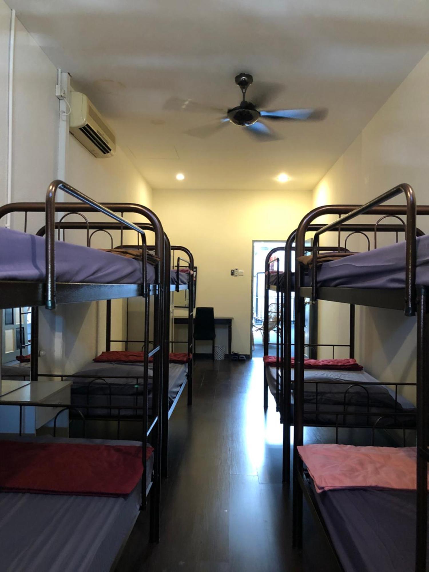 Apple Backpackers Hotel George Town Room photo