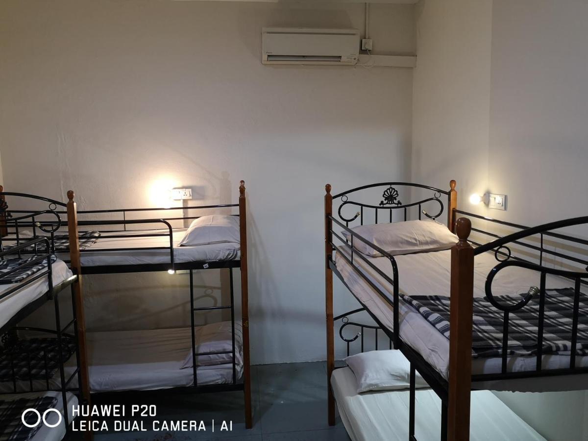 Apple Backpackers Hotel George Town Exterior photo