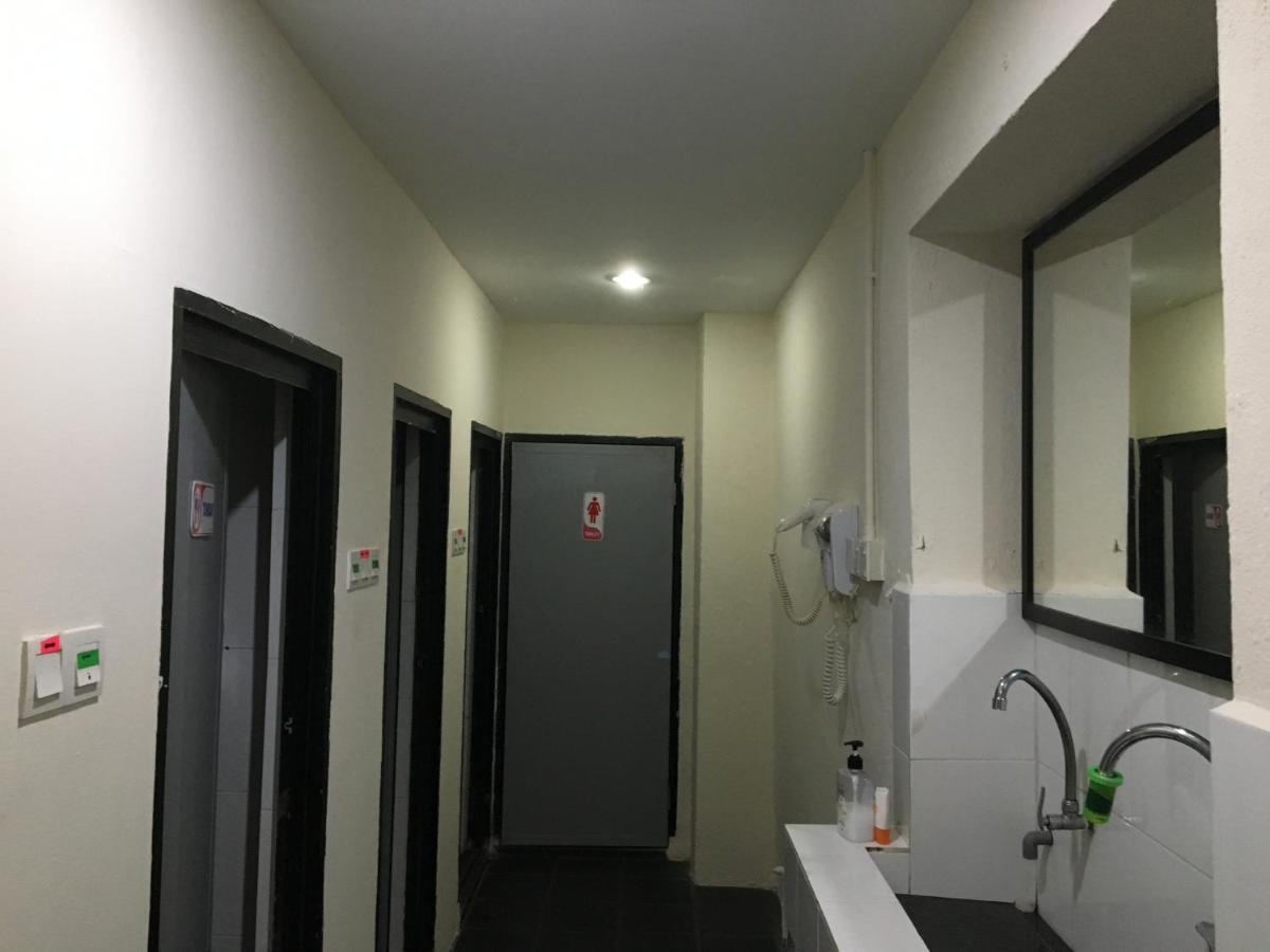 Apple Backpackers Hotel George Town Exterior photo