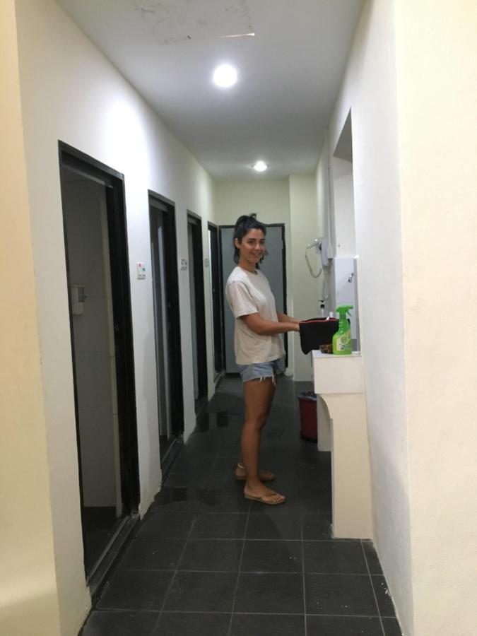 Apple Backpackers Hotel George Town Exterior photo